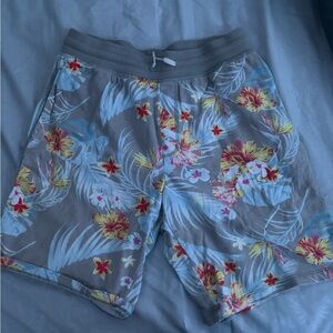 Tropical Mens shorts with flowers